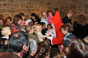 Le Père Noël rencontre les enfants du multi accueil du centre ville 